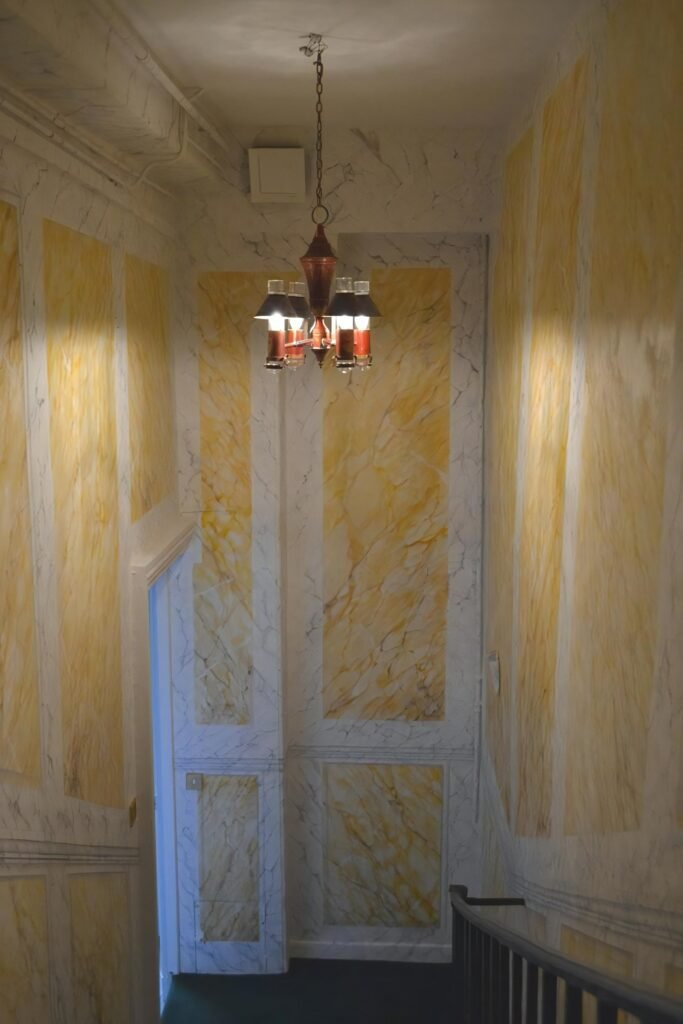 Château d&rsquo;Andé — Cage d&rsquo;escalier en faux marbre