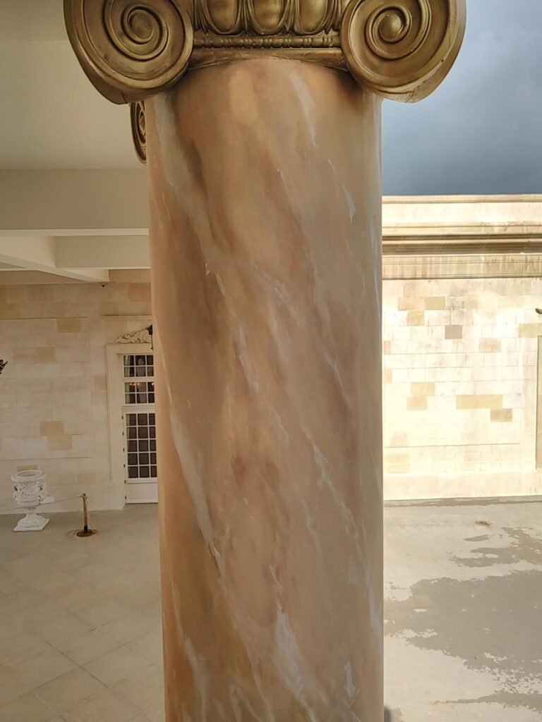 Hôtel Le Grand Siècle — Puy du Fou — Faux marbre, photo 5