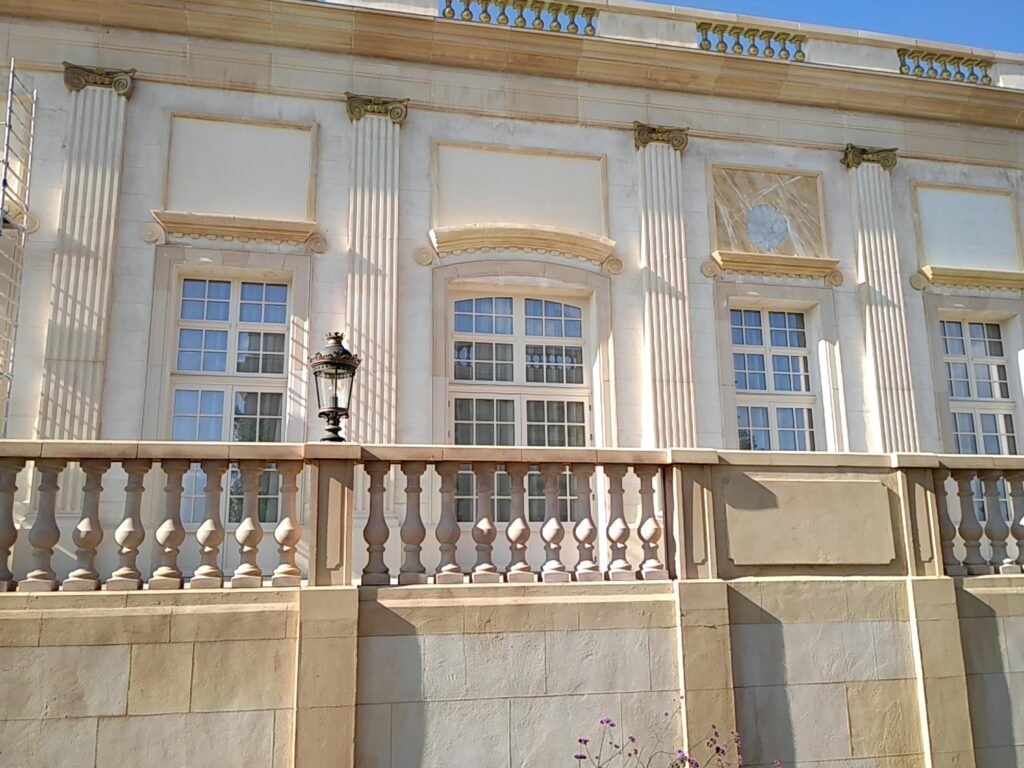 Hôtel Le Grand Siècle — Puy du Fou — Faux marbre, photo 7