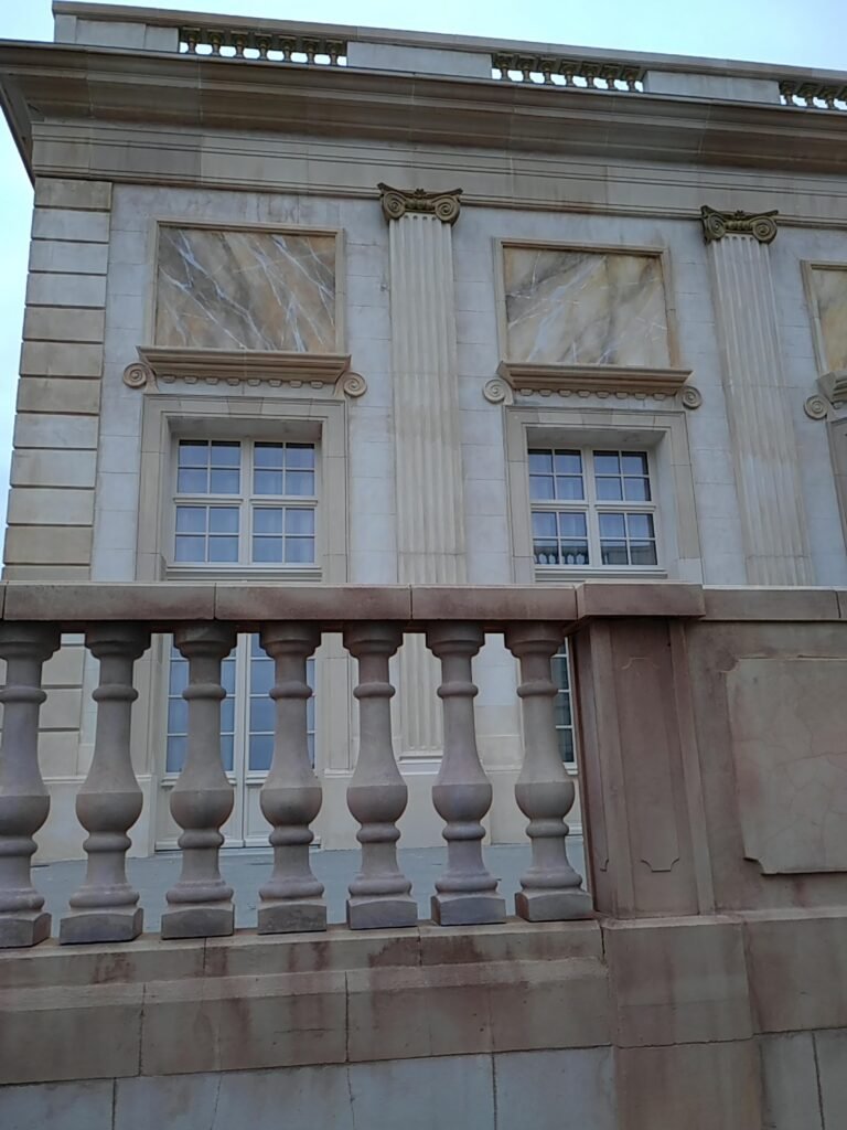 Hôtel Le Grand Siècle — Puy du Fou — Faux marbre, photo 9