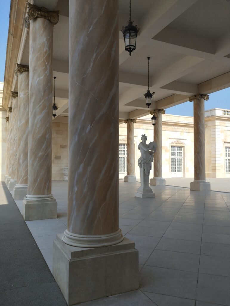 Hôtel Le Grand Siècle — Puy du Fou — Faux marbre, photo 16